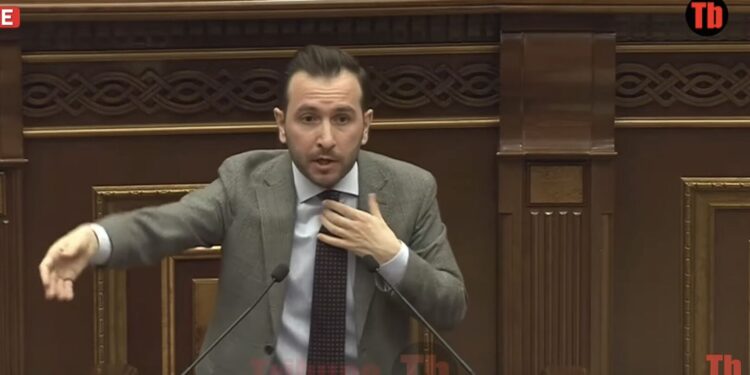 Ա՛յ Արարատը ուրացողներ, խի՞ էիք մարզաշապիկից Արարատի պատկերը հանում. Կոնջորյան. տեսանյութ