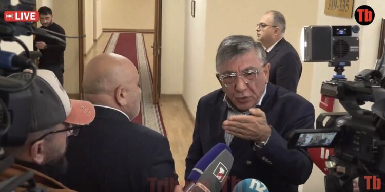 «Լսի՛, ներողություն եմ խնդրել», «Մի՛ խփեք»․ Խաչատուր Սուքիասյանի վեճը՝ լրագրողի հետ. տեսանյութ