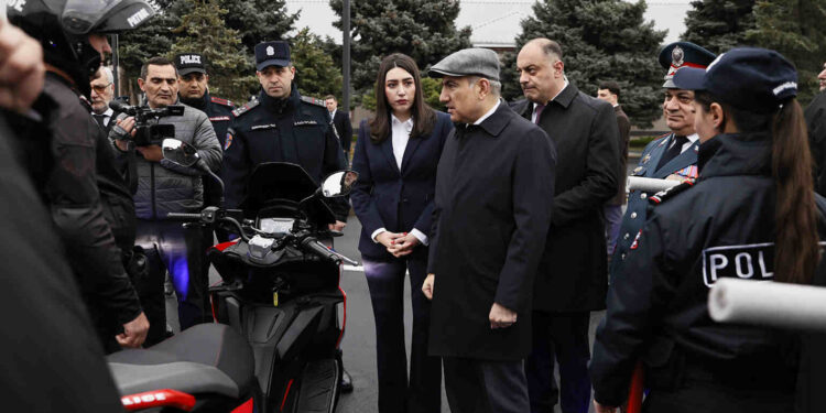 Փաշինյանն այցելել է ՆԳՆ Պարեկային ծառայության և Օպերատիվ կառավարման նորակառույց կենտրոնի վարչական համալիր