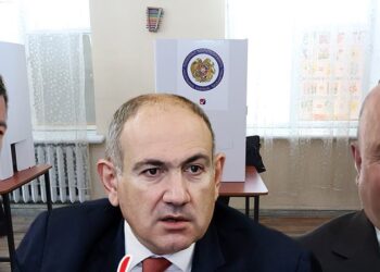 Իշխանությունը հույսը չի կորցնում. Փաշինյանն աշխատում է պառակտել ընդդիմությանը Գյումրիում. «Ժողովուրդ»