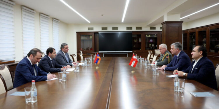 Սուրեն Պապիկյանն ու Ավստրիայի դեսպանը քննարկել են պաշտպանության բնագավառում համագործակցության հեռանկարները
