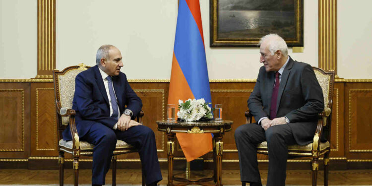 «Ռազմավարական բնույթի որոշումներ կայացնելիս Կառավարության և նախագահի միջև խորհրդակցությունները շատ կարևոր են». Փաշինյանը շնորհավորել է Խաչատուրյանին