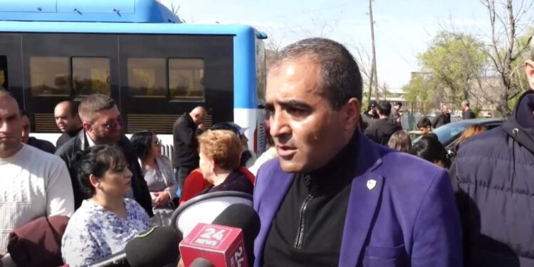 «Իրենք ինչպե՞ս եկան իշխանության, ճանապարհ փակելով չէ՞, հիմա այնպես չանեն, որ ճանապարհ փակելով էլ հեռանան, հերիք եղավ». քասախցի