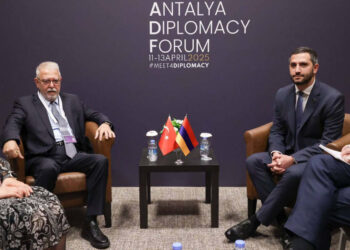 Անթալիայի դիվանագիտական ֆորումի շրջանակում հանդիպել են Հայաստանի և Թուրքիայի հատուկ բանագնացները