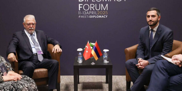 Անթալիայի դիվանագիտական ֆորումի շրջանակում հանդիպել են Հայաստանի և Թուրքիայի հատուկ բանագնացները