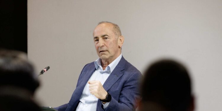 Մենք մեզ չխաբենք, ինչքան ընդդիմադիր կա, սաղին հավաքենք, ասենք՝ մենք միասի՞ն ենք. Քոչարյան. տեսանյութ