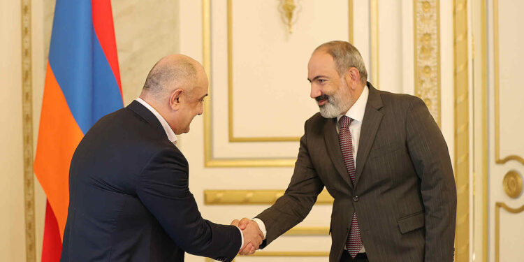 Կամանդյուշին Փաշինյանից նոր «քարտ բլանշ է» ուզում. «Իրավունք»