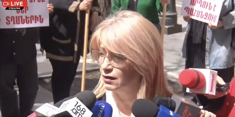 Չեմ ուզում ոչ մի ծաղիկ, ես իմ տղայի՛ց եմ ծաղիկ ուզում. անհետ կորածի մոր խոսքը. տեսանյութ