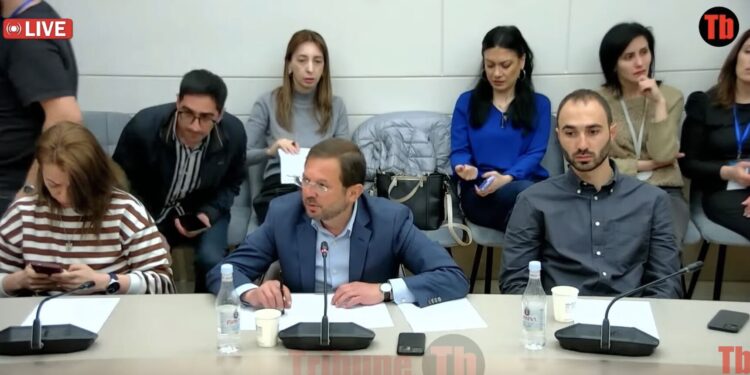 Պարեկների կողմից տապալված վարորդին մի բան էլ տուգանել են՝ ոստիկանի պահանջը չանելու համար. տեսանյութ