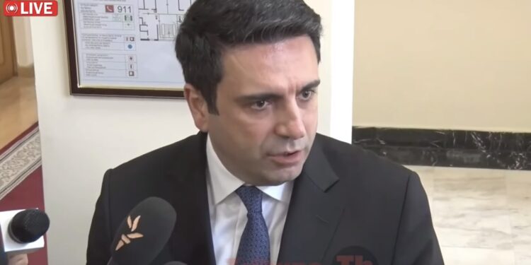 Եթե ինձ բարև տալու չկա, ուրեմն ձեզ պատասխանելու չկա. Ալեն Սիմոնյանը՝ լրագրողին. տեսանյութ