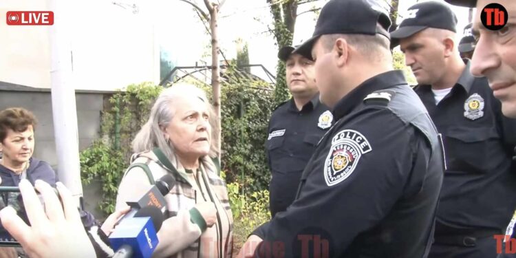 Ամեն ինչ տեսել էինք, էս չէինք տեսել, թուրքի առաջ ճամփեն փակեիք. քաղաքացիները հունից դուրս եկան. տեսանյութ