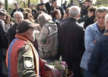 Արա, հերի՛ք եղավ, բացե՛ք ճամփեն, Նիկոլը թուրք ա, ինքն ա ցեղասպանել. քաղաքացի. տեսանյութ