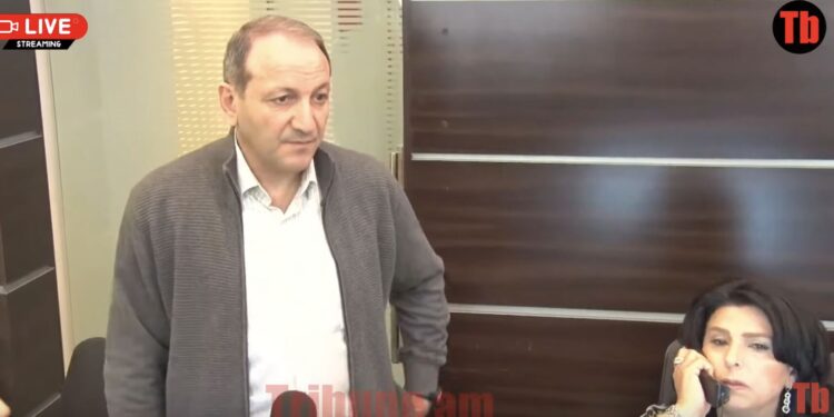 «Հանդիպում չի լինելու, դիմում գրեք, գնացե՛ք», «Կփակենք ԿԲ-ի դռները, եթե մարդ չկա». տեսանյութ