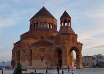 Ինչպես առանց ամոքումի չմնաց Աստվածածնի վիշտը, այնպես էլ անհուսության ու անվերջանալի տառապանքի չպետք է մատնվեն մեր մայրերի սրտերը. Արցախի թեմ