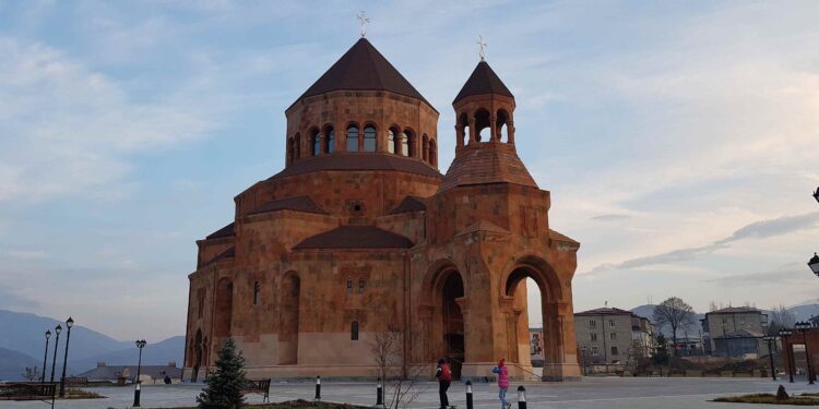 Ինչպես առանց ամոքումի չմնաց Աստվածածնի վիշտը, այնպես էլ անհուսության ու անվերջանալի տառապանքի չպետք է մատնվեն մեր մայրերի սրտերը. Արցախի թեմ