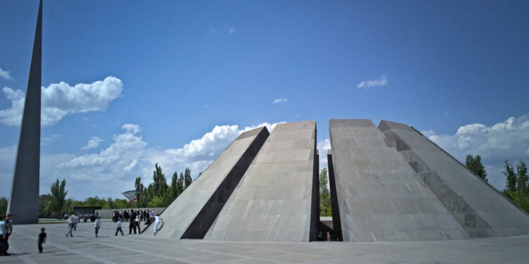 Ապրիլի 24-ին՝ ժամը 8:30-ից մինչև 22:00-ը, կկազմակերպվի Ծիծեռնակաբերդի հուշահամալիրի այցելուների անվճար փոխադրումը