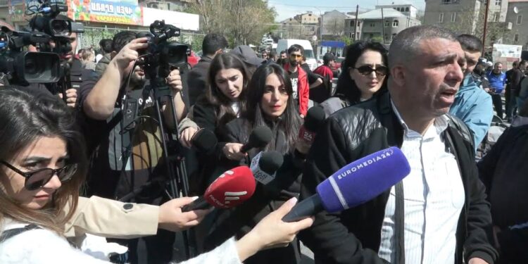 Թեժ ցույց. քասախցիները փակել են Աշտարակի ճանապարհը. ՈՒՂԻՂ