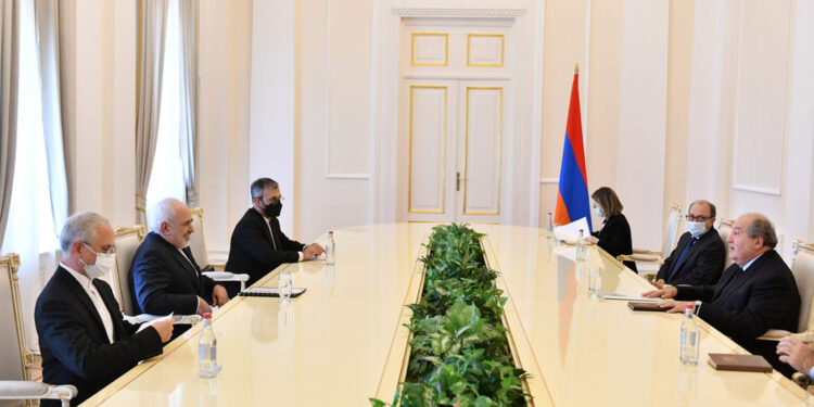 Մամուլում շրջանառվող խոսքերն աղավաղված մեկնաբանություններ են․ Արմեն Սարգսյանի գրասենյակը՝ Զարիֆի միջոցով Ալիևին «ուղերձ» փոխանցելու մասին