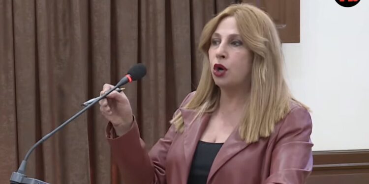 Ձենդ կտրի՛, հերիք է վնգստաս․ վեճ՝ ավագանիում. Զարուհի Փոստանջյան. տեսանյութ