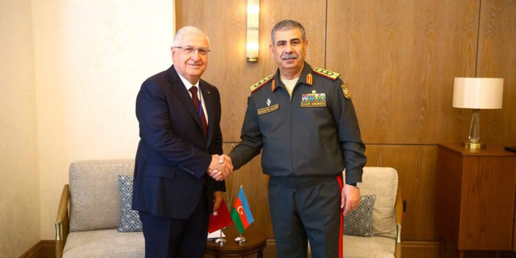 Բաքվում հանդիպել են Ադրբեջանի և Թուրքիայի ՊՆ ղեկավարները