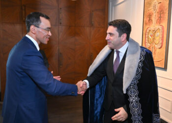 «Ղազախստանի խորհրդարանի Սենատի նախագահի կողմից ստացա ղազախական ազգային տարազ՝ շապան». Ալեն Սիմոնյան