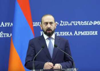 Ինչու՞ եք Լավրովին այսպես ջերմ հյուրընկալում. լրագրողի հարցն ու Միրզոյանի դիտողությունը. տեսանյութ