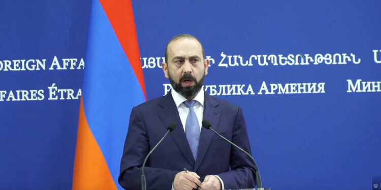 Ինչու՞ եք Լավրովին այսպես ջերմ հյուրընկալում. լրագրողի հարցն ու Միրզոյանի դիտողությունը. տեսանյութ