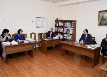 Արմավիրի մարզպետն այցելել է Մերձավանի դպրոց. հորդորել բոլոր կողմերին դրսևորել զսպվածություն և հանդուրժողականություն