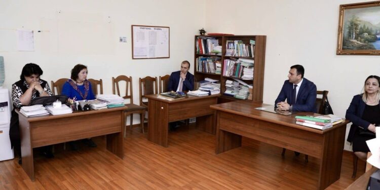 Արմավիրի մարզպետն այցելել է Մերձավանի դպրոց. հորդորել բոլոր կողմերին դրսևորել զսպվածություն և հանդուրժողականություն