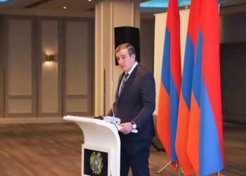 Արթուր Աթաբեկյանն իրեն և ԲԴԽ շենքը շրջապատել է ախրանայով․ «Հրապարակ»