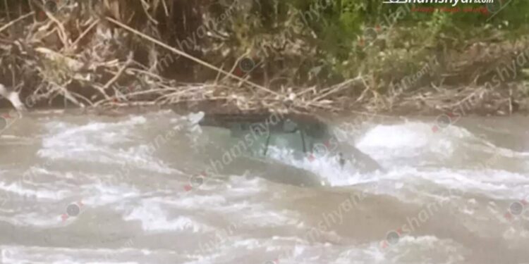 «BMW»-ն հայտնվել է Դեբեդ գետում. 1 հոգի փրկվել է, մյուսին փրկարարները որոնում են