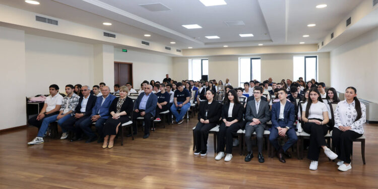 Ժաննա Անդրեասյանը պարգևատրել է 2024-2025 ուստարվա դպրոցականների հանրապետական առարկայական օլիմպիադաների հաղթողներին