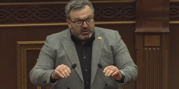 Լավ ենք անում, ավտոդ տանում ենք, ինչքան խոսաք՝ էդքան մնալու ա. պարեկների պետը՝ Գառնիկ Դանիելյանին. տեսանյութ