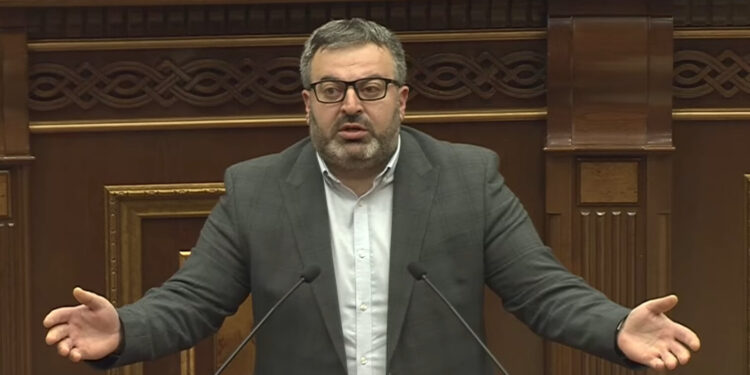 17տ աղջկան ձերբակալում են զենքի կասկածանքով, սա նորմա՞լ ա. Գառնիկ Դանիելյան. տեսանյութ