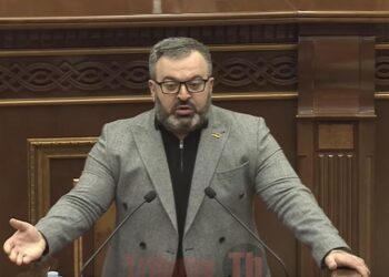 Ծնկի՛ գալ ու մեղքերի թողությու՛ն խնդրել. Գառնիկ Դանիելյանը բորբոքվեց. տեսանյութ