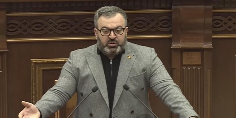 Ծնկի՛ գալ ու մեղքերի թողությու՛ն խնդրել. Գառնիկ Դանիելյանը բորբոքվեց. տեսանյութ