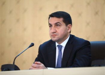 «Կան բաց հարցեր, որոնք համաձայնեցված չեն ՀՀ-ի հետ, բայց դե ֆակտո կարելի է ասել, որ տարածաշրջանում խաղաղություն է տիրում»․ Ալիևի օգնական