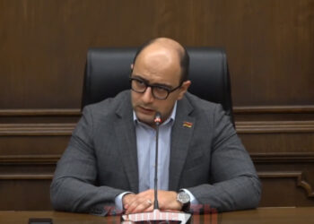 Մի անհանգստացեք, ամեն ինչ նորմալ ա ժողովուրդ, Փաշինյանն ուղղակի պատերազմի մեջ է եկեղեցու դեմ. տեսանյութ