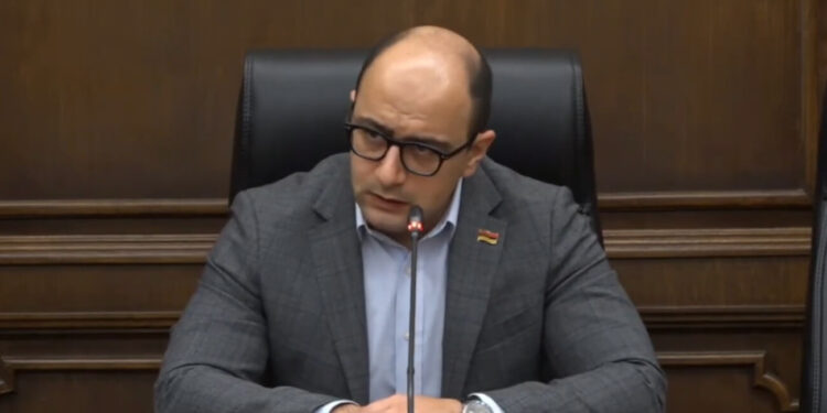 Մի անհանգստացեք, ամեն ինչ նորմալ ա ժողովուրդ, Փաշինյանն ուղղակի պատերազմի մեջ է եկեղեցու դեմ. տեսանյութ