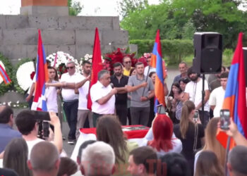 Պատրա՞ստ եք երդվել, կասկածող չկա՞. ՀՅԴ-ական դառնալու երդման արարողությունը. տեսանյութ