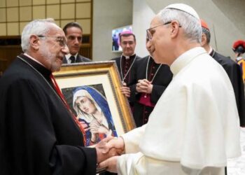 Հայ կաթողիկե եկեղեցու առաջնորդը հանդիպել է Հռոմի պապին և նվիրել Սուրբ կույս Մարիամի սրբապատկերը