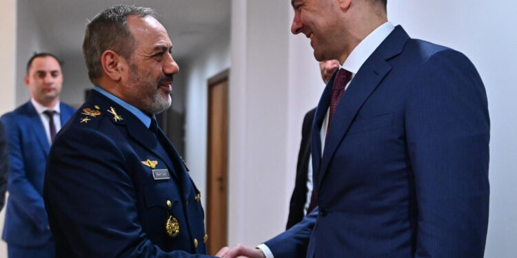 ԱԽ քարտուղարի հետ հանդիպմանն Իրանի պաշտպանության նախարարը վերահաստատել է Իրանի աջակցությունը ՀՀ տարածքային ամբողջականությանը