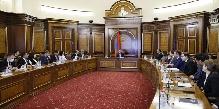 Կառավարությունում քննարկվել է սահմանամերձ բնակավայրերում ընտանիքների բնակարանային մատչելիության ապահովման պետական աջակցության 2022-2025 թթ. ծրագրի ցուցանիշները