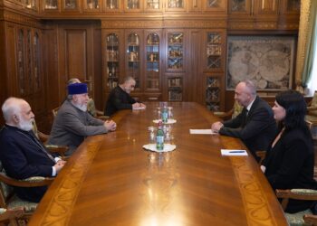 Վեհափառը հրաժեշտի հանդիպում է ունեցել Բելառուսի դեսպանի հետ