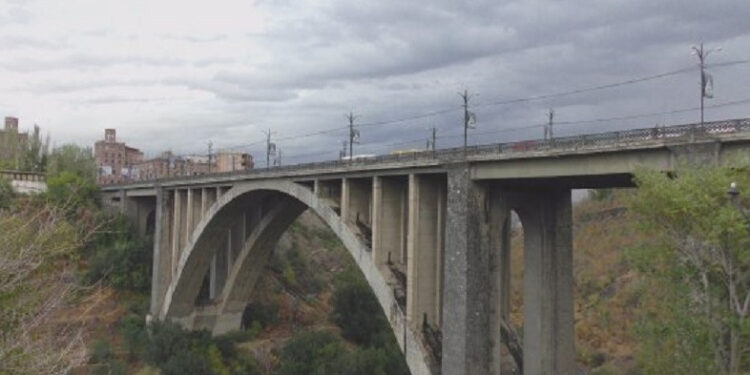 Քաղաքացին Կիևյան կամրջից նետվել է Հրազդան գետը․ փրկարարները դուրս են բերել նրա դին