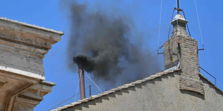 Նորից սև ծուխ. կոնկլավը չի կարողացել ընտրել նոր Պապ