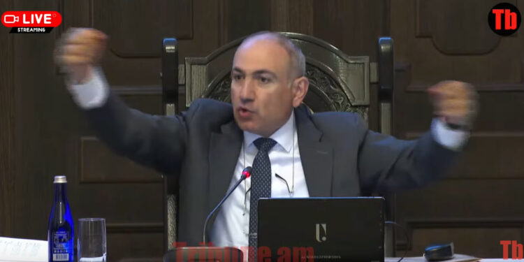 Մեր եկեղեցիները չուլանացված են, ընդեղ մեկը կոշիկներն ա դրել, եկեք տանենք խաչ դնենք համալիրի գլխին. տեսանյութ