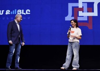 Կնոջ թիկունքում քարոզարշավն ու ուղեկցող շրջիկ տգետները. «Հրապարակ»