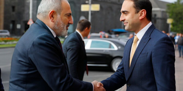 Փաշինյանը Ավինյանին հրահանգել է ոչ մի դեպքում Նոր Նորքի թաղապետին չկպնել. «Իրավունք»