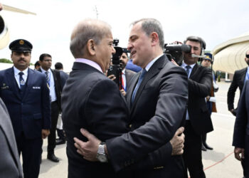 Պակիստանի վարչապետը ժամանել է Արցախ